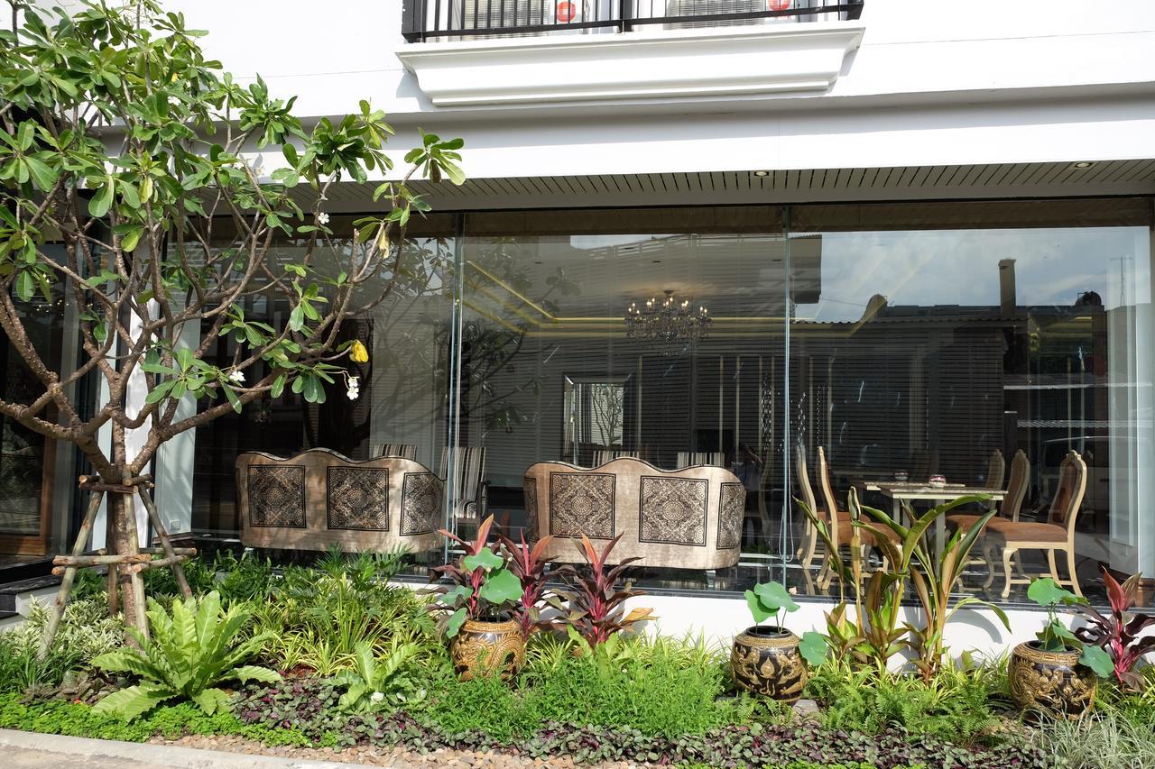 Methavalai Residence Hotel - Sha Extra Plus Bangkok Exterior photo